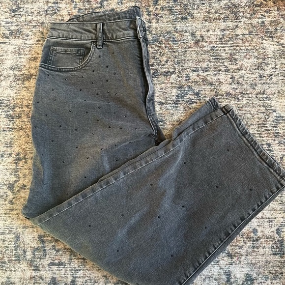 NWT RW&Co Grey Wide Leg Jeans with jewels - Picture 2 of 5